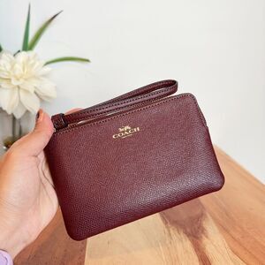 NWT Coach Corner Zip Wristlet‎